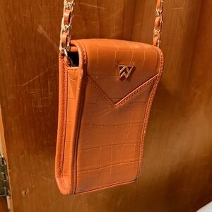 Kelly Wynne Elegant Croc-Embossed Crossbody Bag